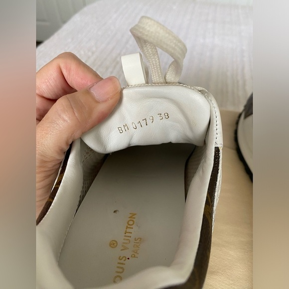 Louis Vuitton Run Away White and Brown Monogram Sneakers Size 38 Trainers - Picture 11 of 17